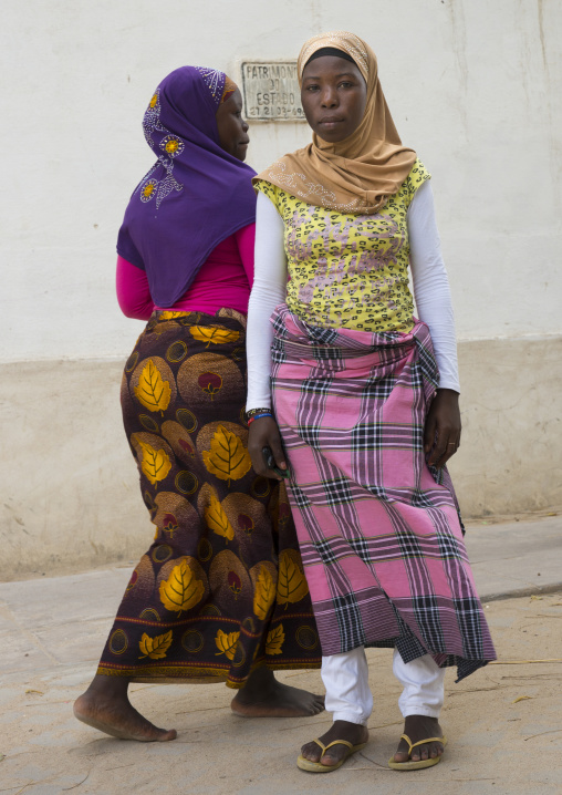Young Muslim Women, Ilha de Mocambique, Nampula Province, Mozambique