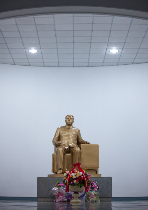 Kim il Sung statue in central history museum, Pyongan Province, Pyongyang, North Korea