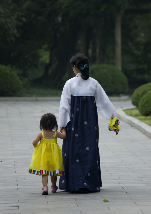North Korean mother and child in the street, Pyongan Province, Pyongyang, North Korea