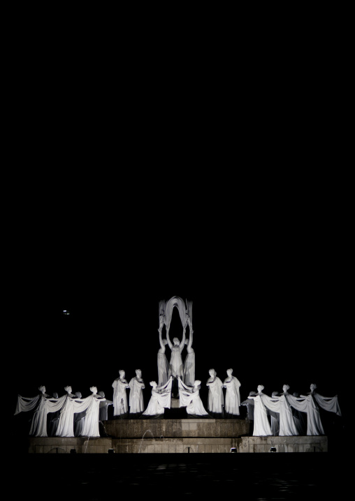 Mansudae fountain park dedicated to the glory of Kim il Sung with the statues performing a dance called snow falls, Pyongan Province, Pyongyang, North Korea