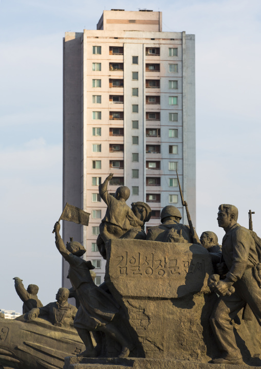 Statue of a soldiers and sailors at the entrance to the victorious fatherland liberation war museum, Pyongan Province, Pyongyang, North Korea