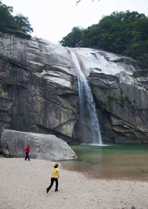 North Korean women in pakyon falls, North Hwanghae Province, Kaesong, North Korea