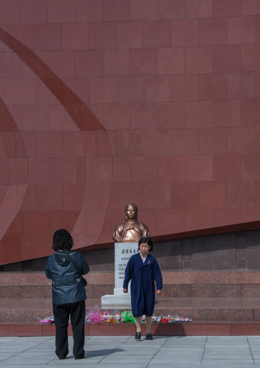 North Korean visitors in Taesongsan revolutionary martyr's cemetery, Pyongan Province, Pyongyang, North Korea