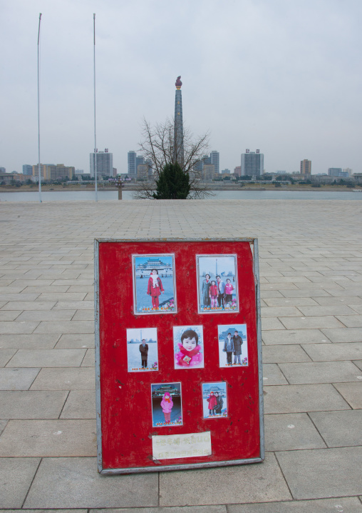 Photo souvenir shop near the Juche tower built to commemorate Kim il-sung's 70th birthday, Pyongan Province, Pyongyang, North Korea
