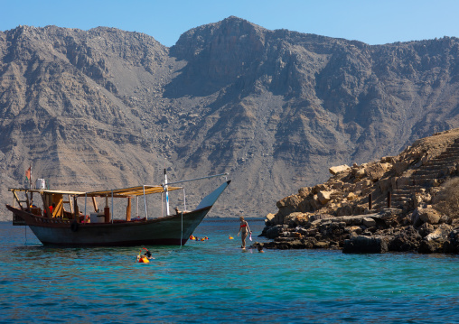 Tourists snorkelling in telegraph island, Musandam Governorate, Khasab, Oman