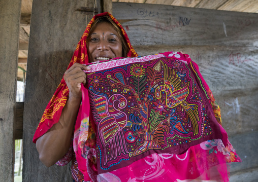Panama, San Blas Islands, Mamitupu, Gay Kuna Indigenous Man Wearing Female Traditional Clothes And Showing A Mola