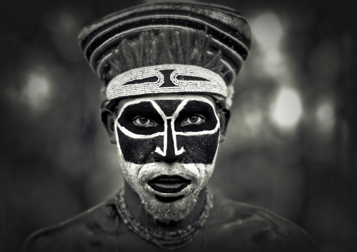 Highlander warrior with traditional makeup during a sing-sing, Western Highlands Province, Mount Hagen, Papua New Guinea