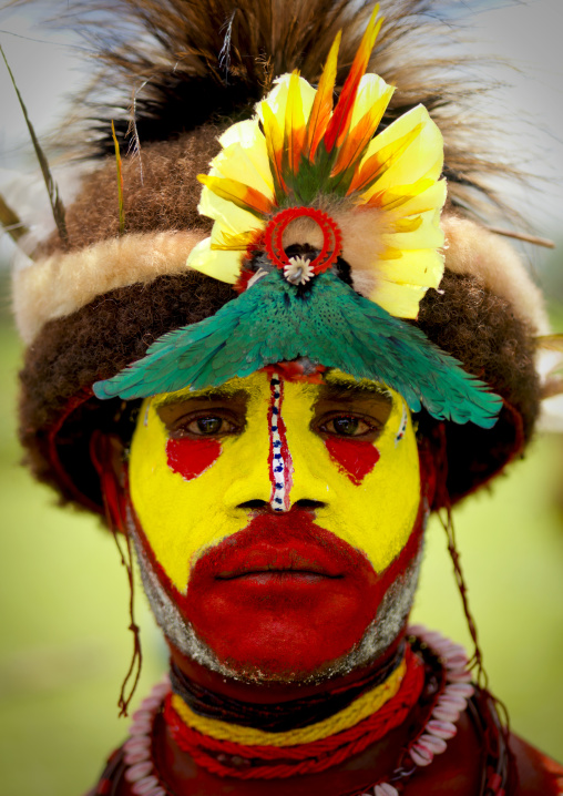 Portrait of a Huli tribe wigmen in traditional clothing during a sing-sing, Western Highlands Province, Mount Hagen, Papua New Guinea