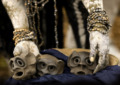 Mudman from Asaro during a sing-sing, Western Highlands Province, Mount Hagen, Papua New Guinea