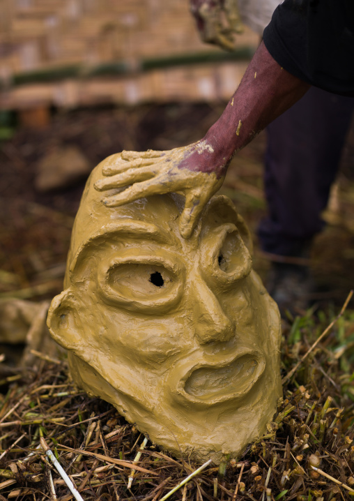 Mudman mask from Asaro during a sing-sing, Western Highlands Province, Mount Hagen, Papua New Guinea