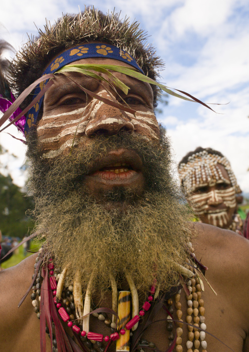 Highlander warrior with traditional makeup during a sing-sing, Western Highlands Province, Mount Hagen, Papua New Guinea