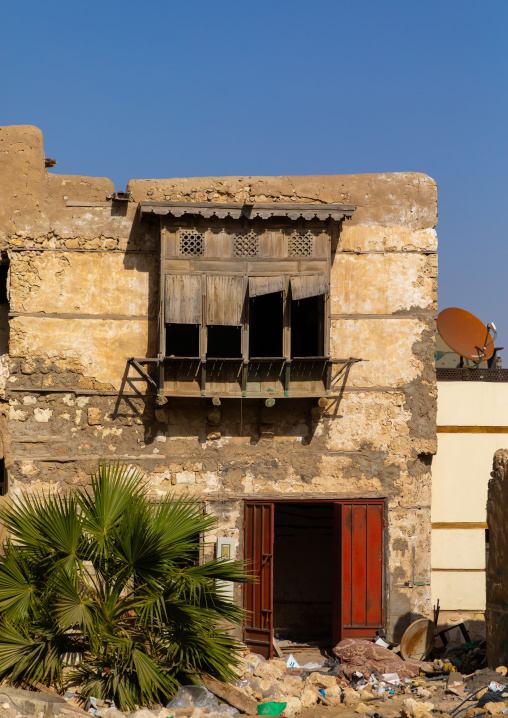 Historic dilapidated house with wooden mashrabiyas, Al Madinah Province, Yanbu, Saudi Arabia