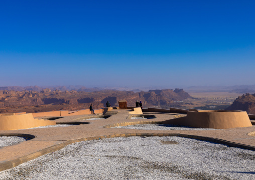 Tourists watching the oasis in the middle of the wadi al-Qura, Al Madinah Province, Alula, Saudi Arabia
