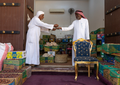 Saudi men selling sweet dates, Najran Province, Najran, Saudi Arabia