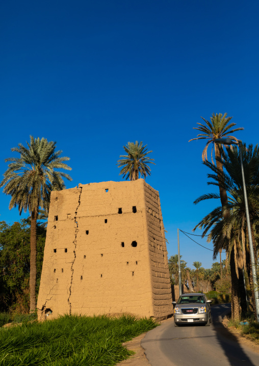 Traditional old multi-storey mud house, Najran Province, Najran, Saudi Arabia