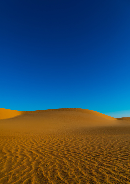 Sand dunes in the Rub' al Khali empty quarter desert, Najran province, Khubash, Saudi Arabia