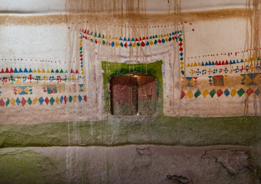 Al-qatt al-asiri female interior window decoration in an abandonned house, Asir province, Sarat Abidah, Saudi Arabia