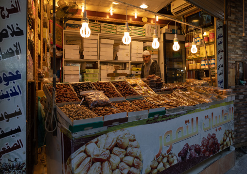 Dates for sale in a market, Mecca province, Taïf, Saudi Arabia