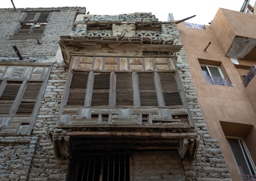 Old house with wooden mashrabiya, Mecca province, Taïf, Saudi Arabia