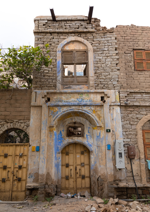 Metallic door of an old house, Mecca province, Taïf, Saudi Arabia