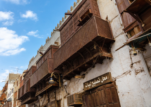 Old house with wooden mashrabiya in al-Balad quarter, Mecca province, Jeddah, Saudi Arabia