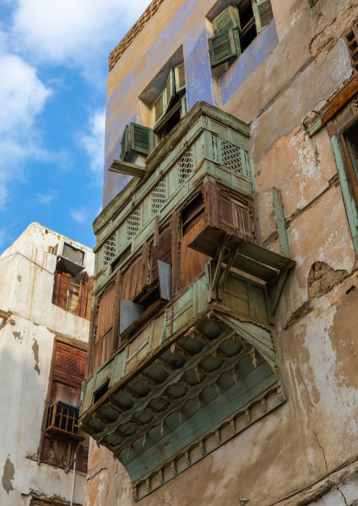 Old house with wooden mashrabiya in al-Balad quarter, Mecca province, Jeddah, Saudi Arabia