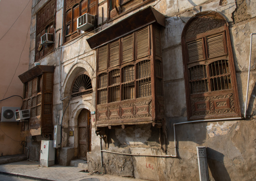 Old house with wooden mashrabiya in al-Balad quarter, Mecca province, Jeddah, Saudi Arabia