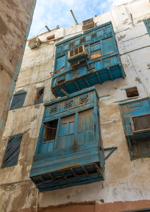 Old house with wooden mashrabiya in al-Balad quarter, Mecca province, Jeddah, Saudi Arabia