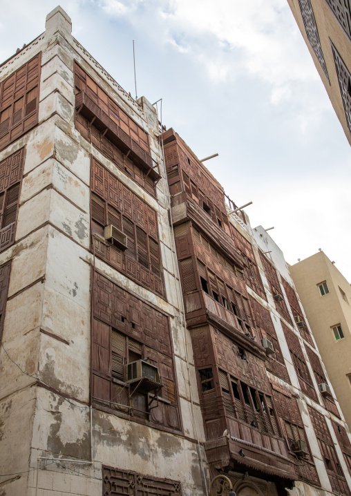 Old house with wooden mashrabiya in al-Balad quarter, Mecca province, Jeddah, Saudi Arabia