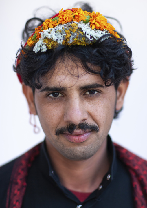 Portrait of an asiri flower man, Asir province, Al Farsha, Saudi Arabia