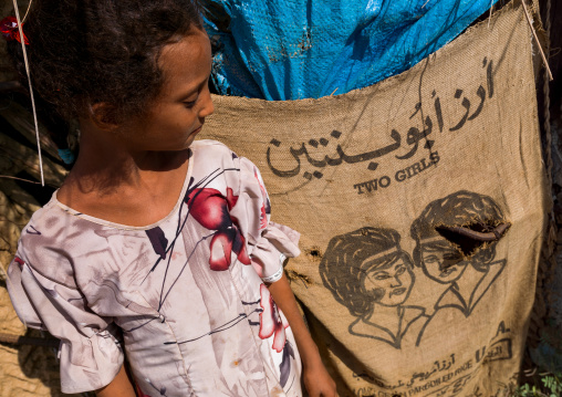 Yemeni refugee girl on the tihama coast, Jizan Region, Jizan, Saudi Arabia