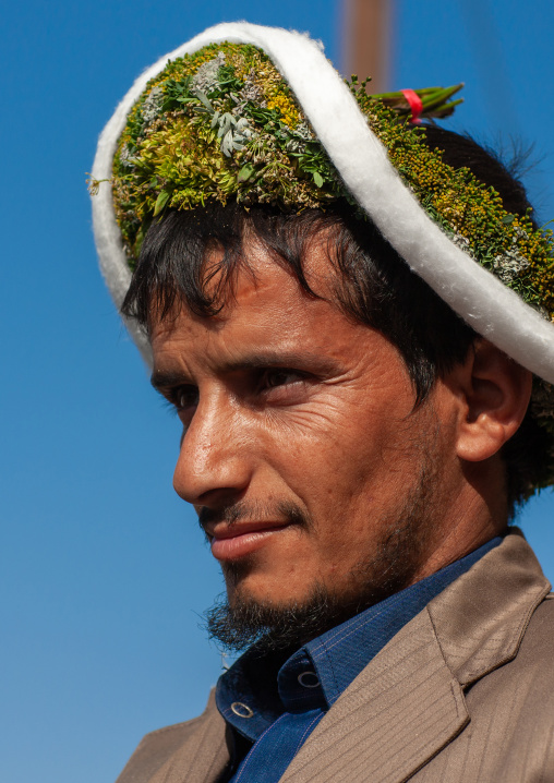 Portrait of an asiri flower man, Asir province, Al Farsha, Saudi Arabia