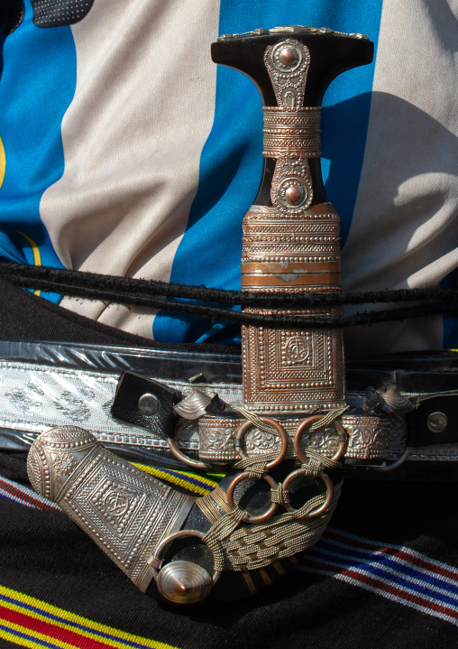 Saudi man wearing the traditional dagger called jambya, Asir province, Al Farsha, Saudi Arabia