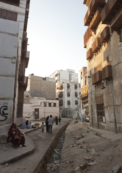 Old house with wooden mashrabiya in al-Balad quarter, Mecca province, Jeddah, Saudi Arabia