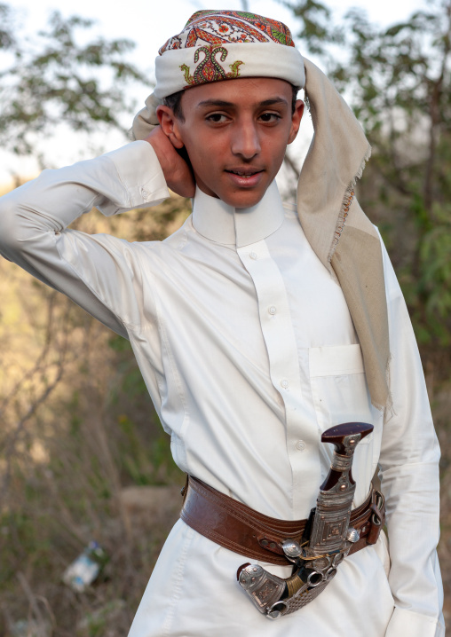 Young saudi man in traditional clothing wearing a jambyia, Al-Sarawat, Fifa Mountains, Saudi Arabia