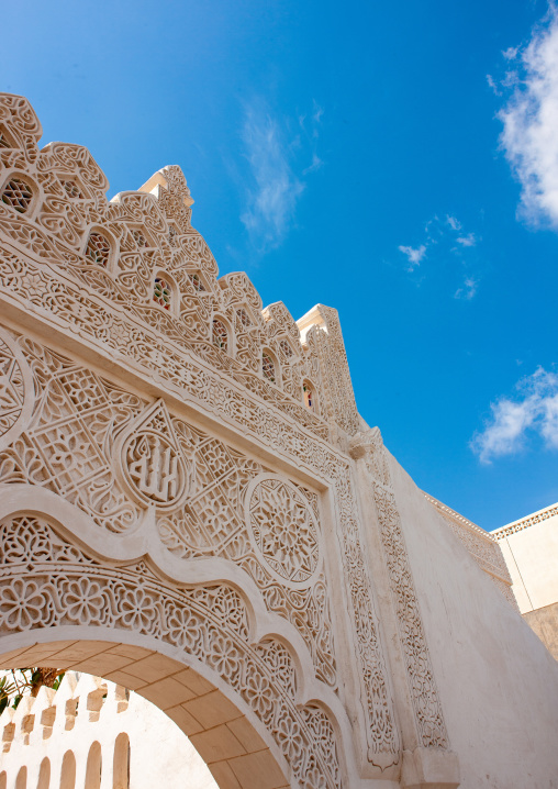 Al-refae e house gateway decorated with stucco, Jizan Region, Farasan island, Saudi Arabia