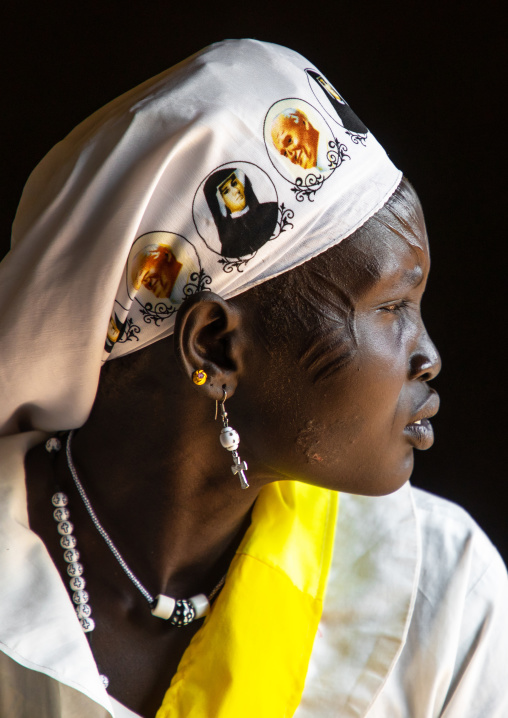 Portrait of a Mundari tribe nun with scarifications on the forehead, Central Equatoria, Terekeka, South Sudan