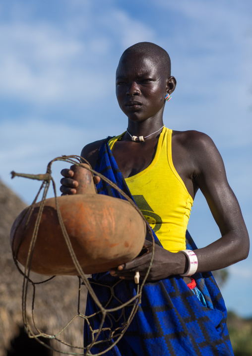 Portrait of a Mundari tribe woman holdiung a calabash, Central Equatoria, Terekeka, South Sudan