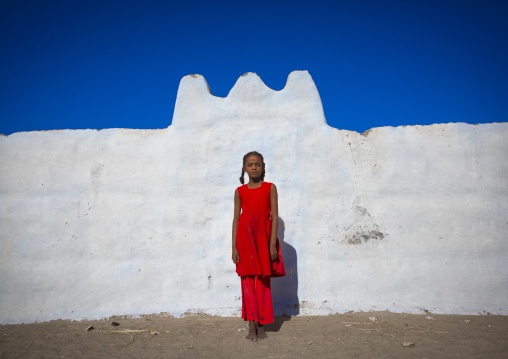 Sudan, Nubia, Tumbus, nubian girl standing in front of a wall