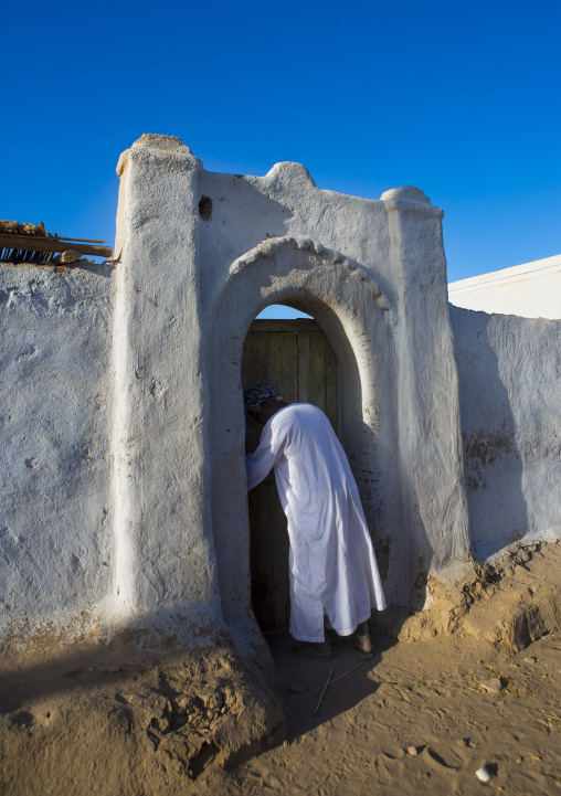 Sudan, Nubia, Tumbus, traditional nubian architecture and plasterwork of a fine doorway