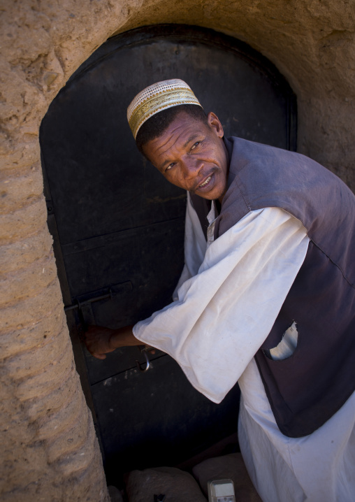 Sudan, Fourth Cataract, El Kurru, guard at the tomb of qalhata