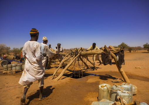 Sudan, Nubia, Naga, people taking water from a well in the desert