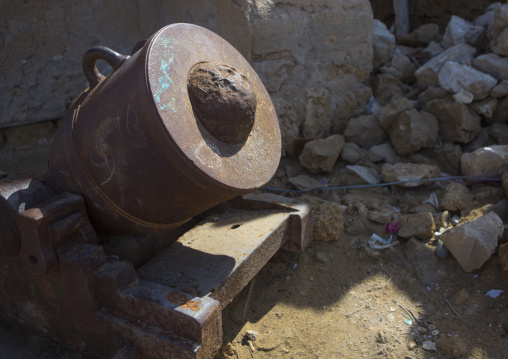 Sudan, Port Sudan, Suakin, old cannon
