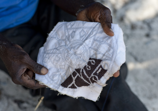 Making a traditionnal hat,  Zanzibar, Tanzania