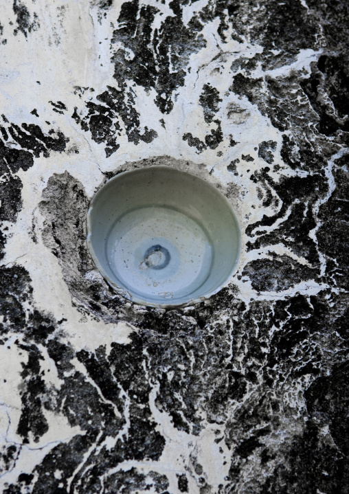 Chinese bowls on islamic tomb in kunduchi ruins, Tanzania