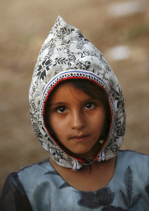 Shahara Girl Wearing A White & Black Floral Designed Hat, Yemen