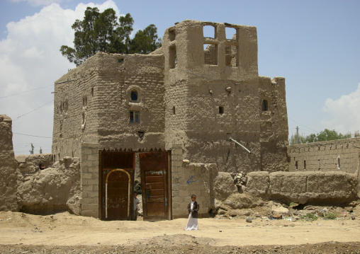 Kids In Front Of An Adobe House In Wadi Dhar, Yemen