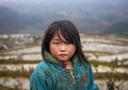 Black Hmong young girl in front of terrace paddy fields, Lao Cai province, Sapa, Vietnam