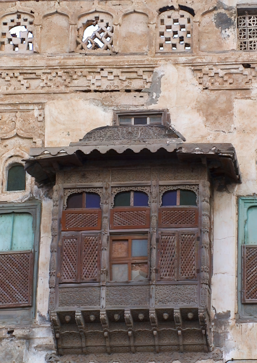 Old house with wooden mashrabiya, Al Hudaydah Governorate, Hodeidah, Yemen