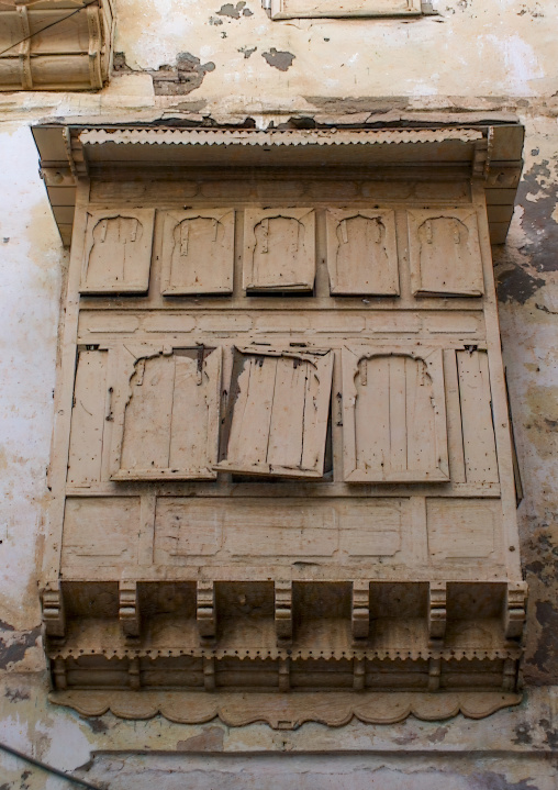 Old house with wooden mashrabiya, Al Hudaydah Governorate, Hodeidah, Yemen